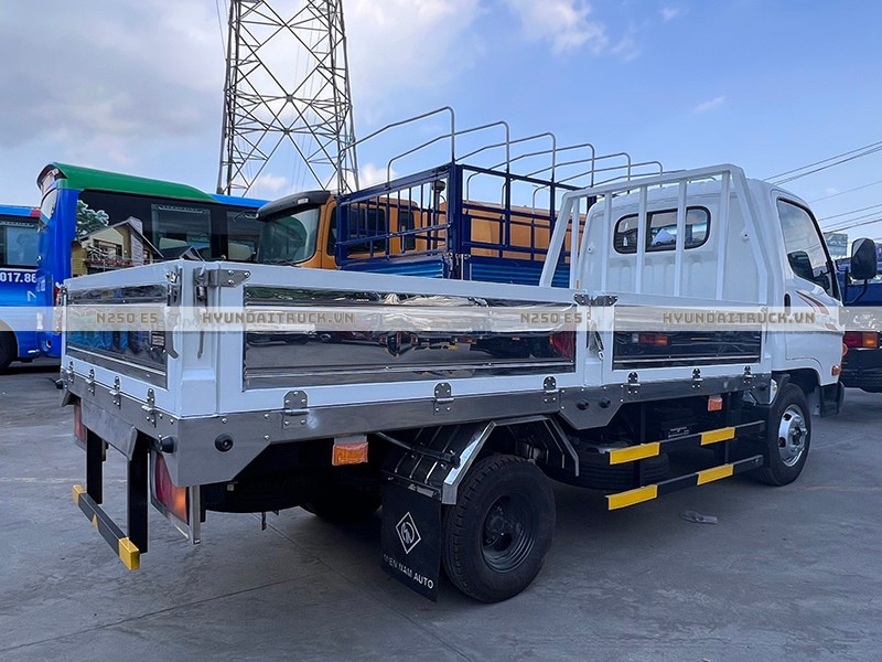 hyundai-n250-e5-thung-lung-hyundaitruck.vn