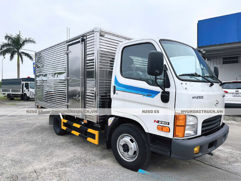 n250-e5-2,5tan-thung-kin-hyundaitruck.vn